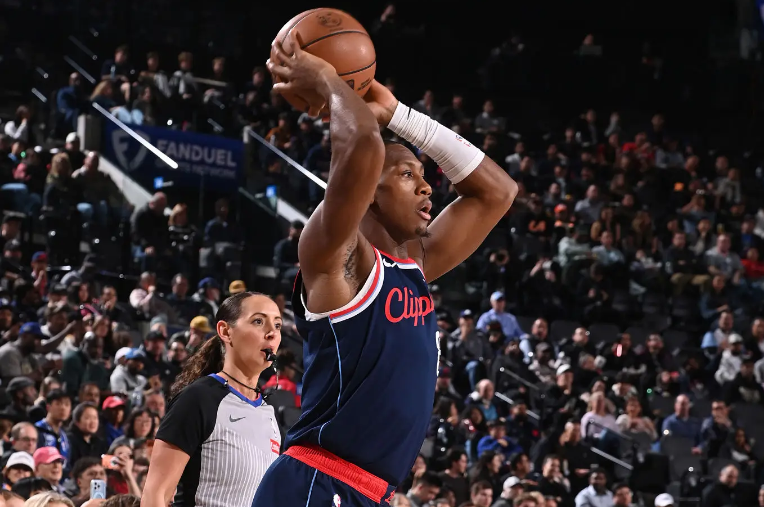 西甲直播-近段时间进攻效率下滑，快船后场大闸这方面的表现有些令人担心？