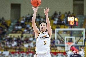 准！赵继伟上半场5投4中&amp;三分4中3 攻下11分1助
