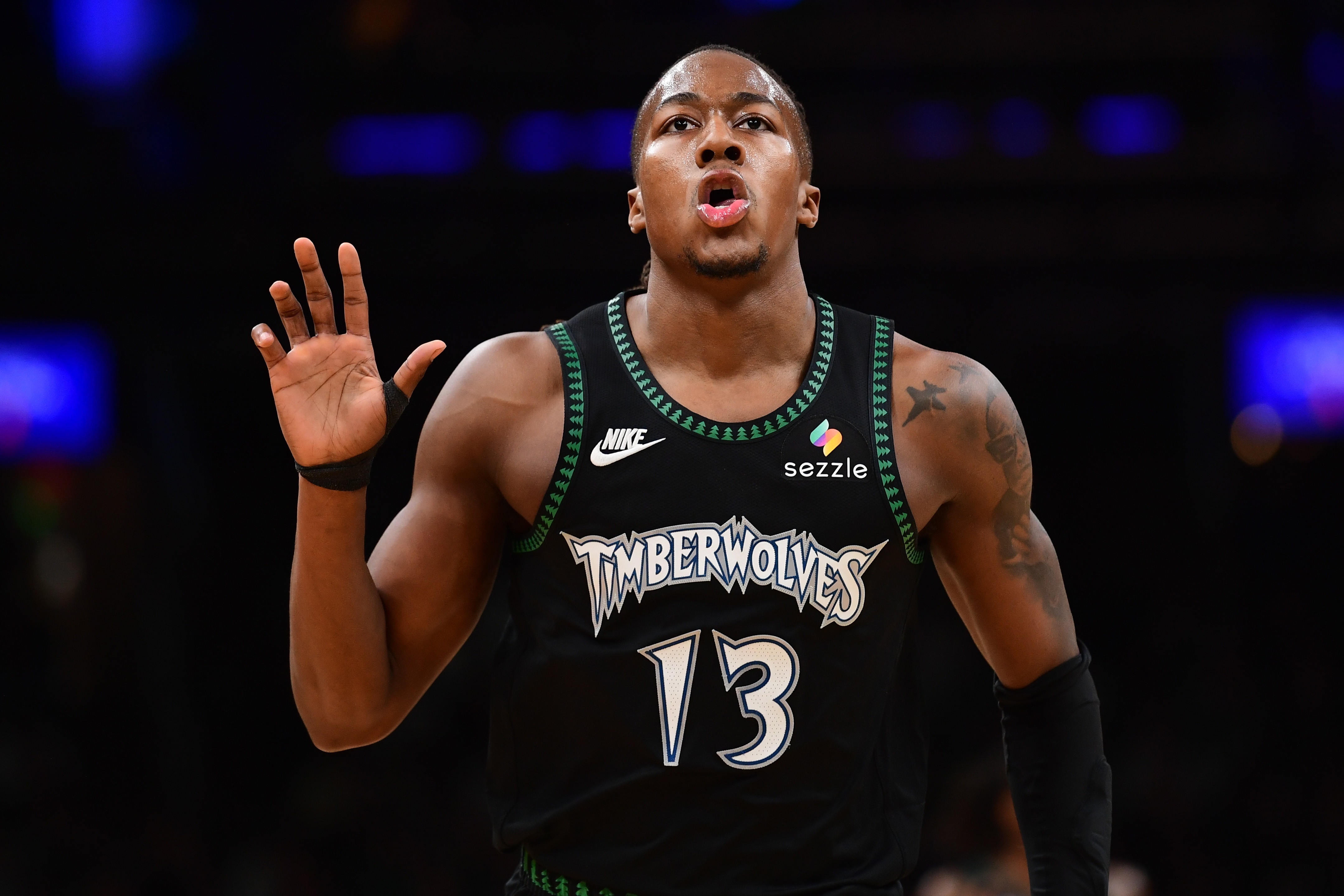 西甲直播-三双到手！道苏姆13中8砍下18分15板12助3断 正负值+30